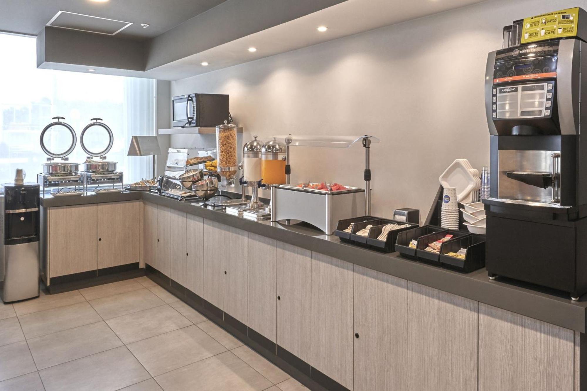 Hotel Express Junior By Marriott Guadalajara Periferico Sur Tlaquepaque