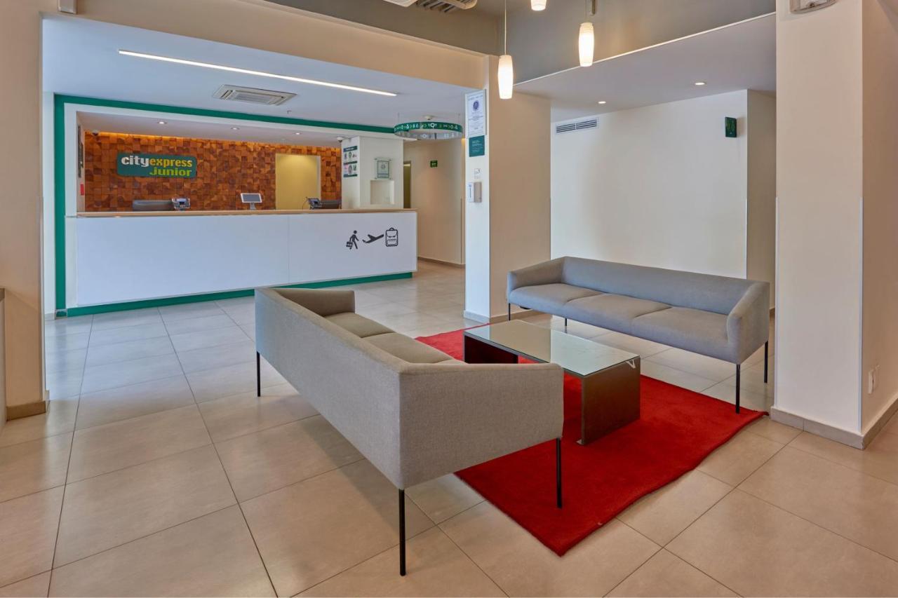 Hotel Express Junior By Marriott Guadalajara Periferico Sur Tlaquepaque